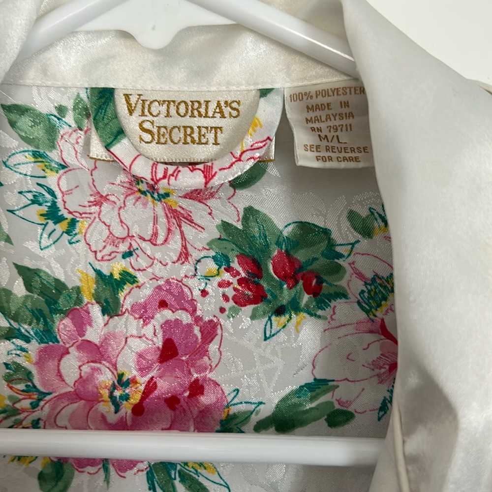 Vintage Victoria’s Secret Gold Label Robe. Size M/L